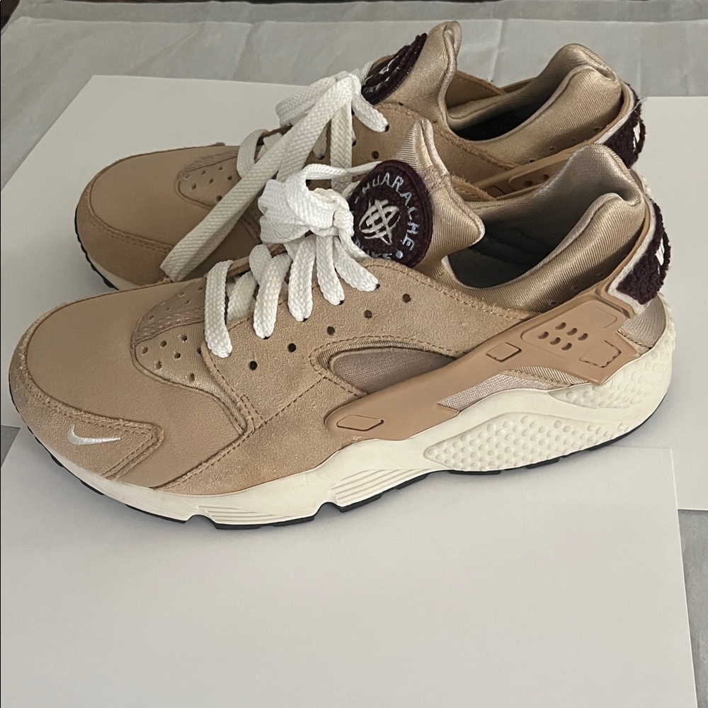 Nike Air Harache Sneakers Size 8